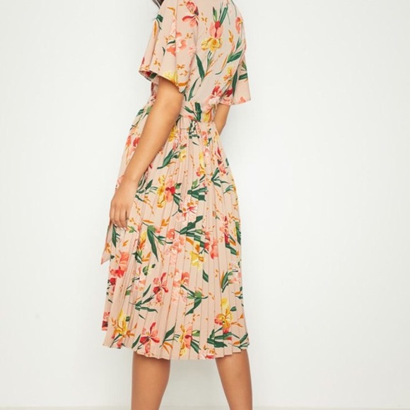 Prettylittlething dress - Picture 6 of 6